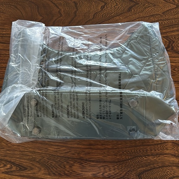 Lug Winger, Metallic Olive, NWT - Picture 3 of 10